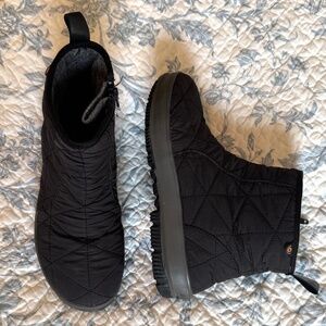 Bogs Snow Day Low Insulated Winter Boots (size 7)